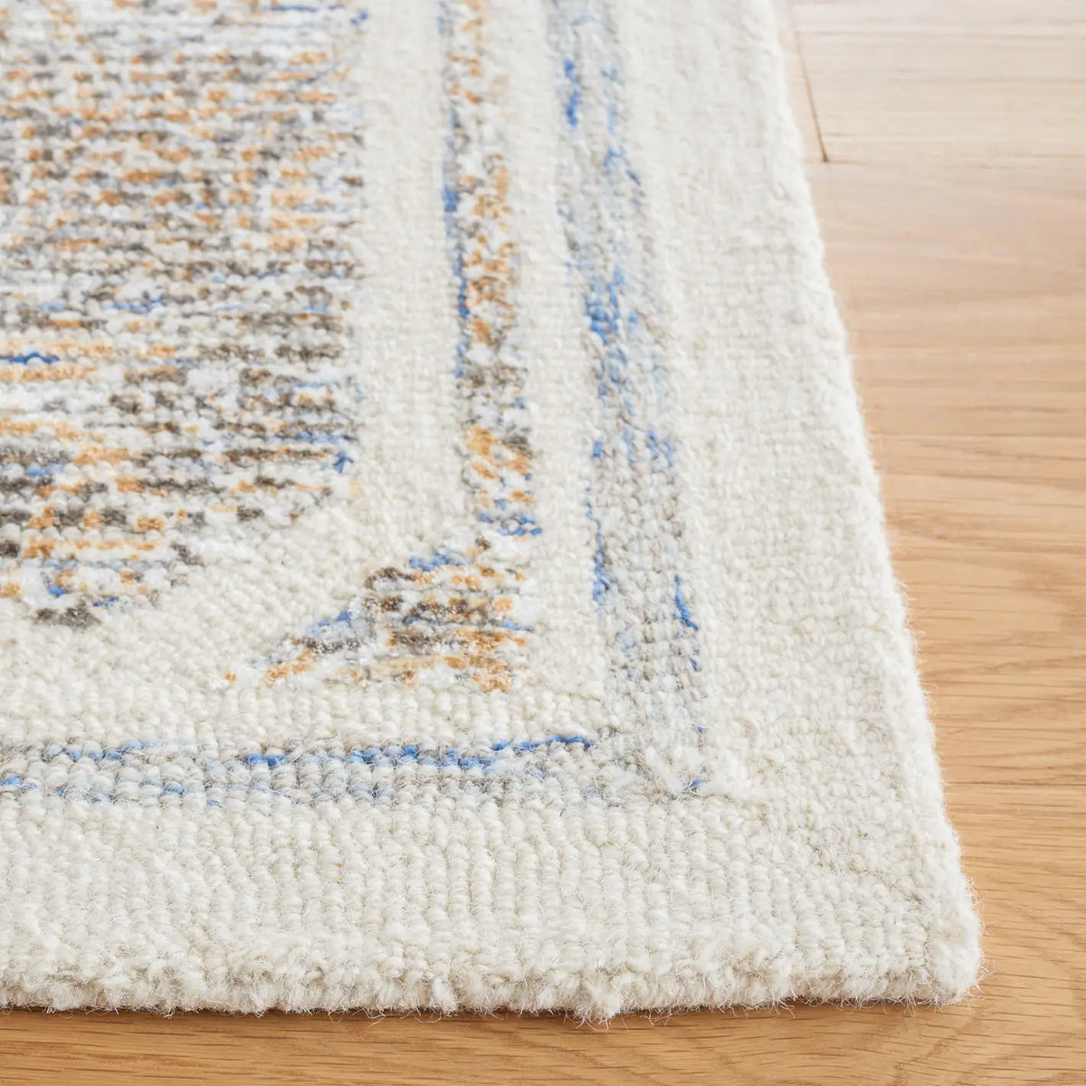 Safavieh Artistry 600 5'-0" x 8'-0" Rug in Ivory / Gold