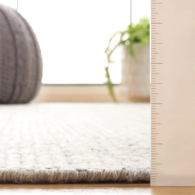 Safavieh Nomad 6'-0" x 9'-0" Rug in Grey / Ivory