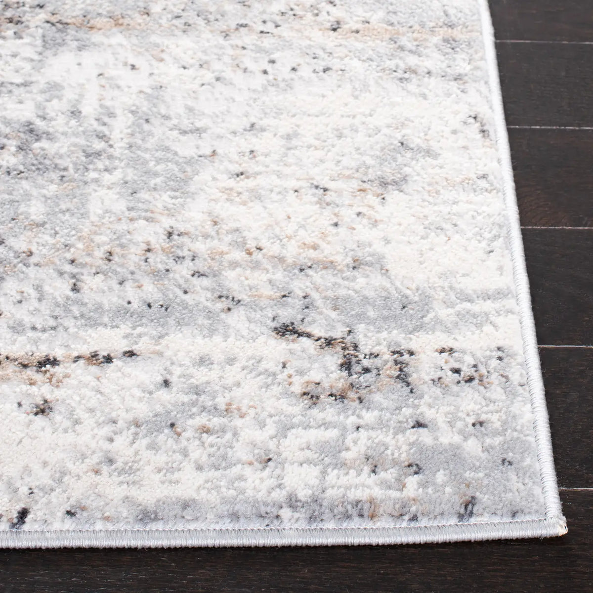 Safavieh Amelia 4'-5" x 6'-5" Rug in Grey / Gold