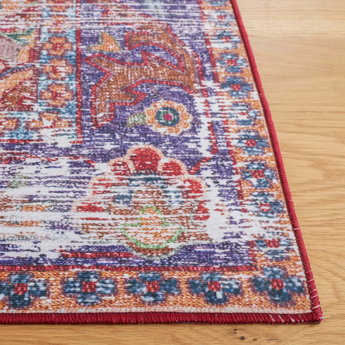 Safavieh Tucson 4'-0" x 6'-0" Rug in Red / Navy