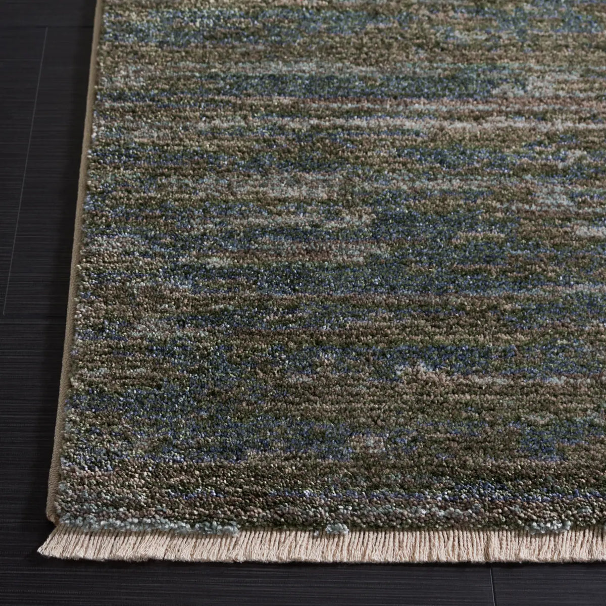 Safavieh Lasa 4'-0" x 6'-0" Rug in Green / Gold