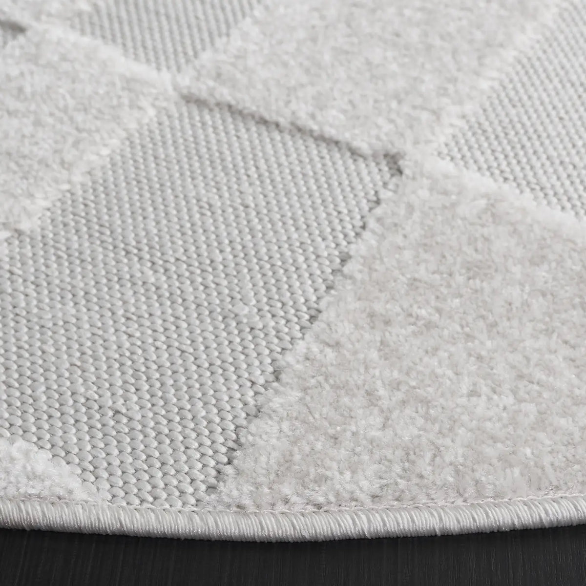 Safavieh Stella 6'-7" x 6'-7" Rug in Ivory