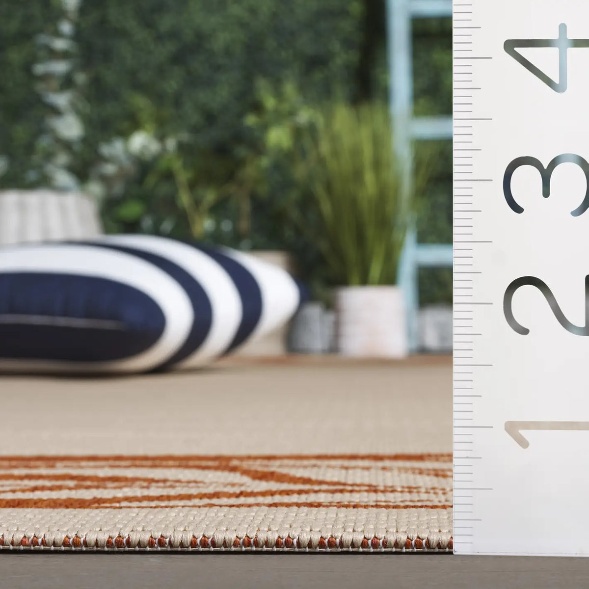 Safavieh Courtyard 4'-0" x 5'-7" Rug in Natural / Terra