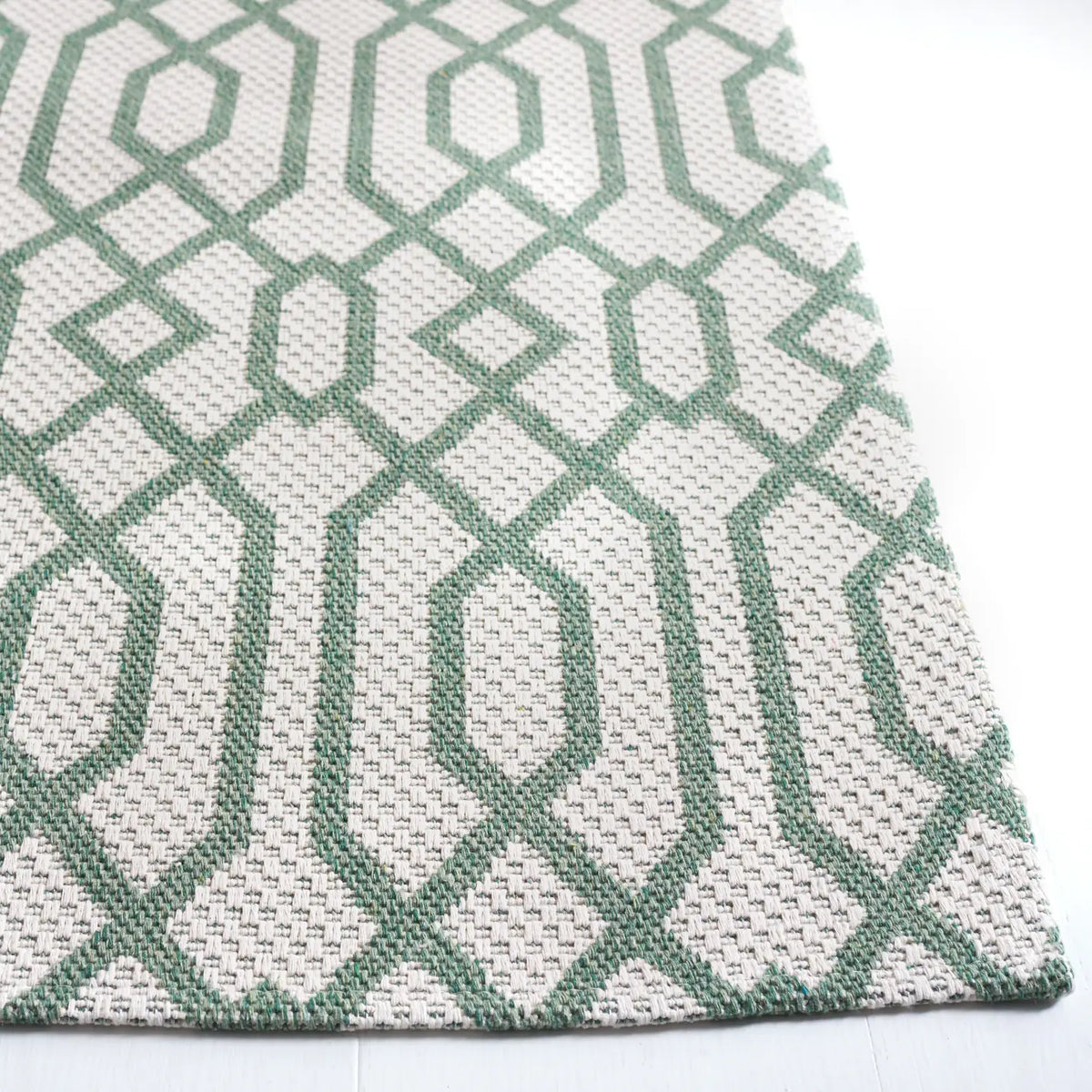 Safavieh Martha Stewart 5'-0" x 7'-0" Rug in Green / Ivory