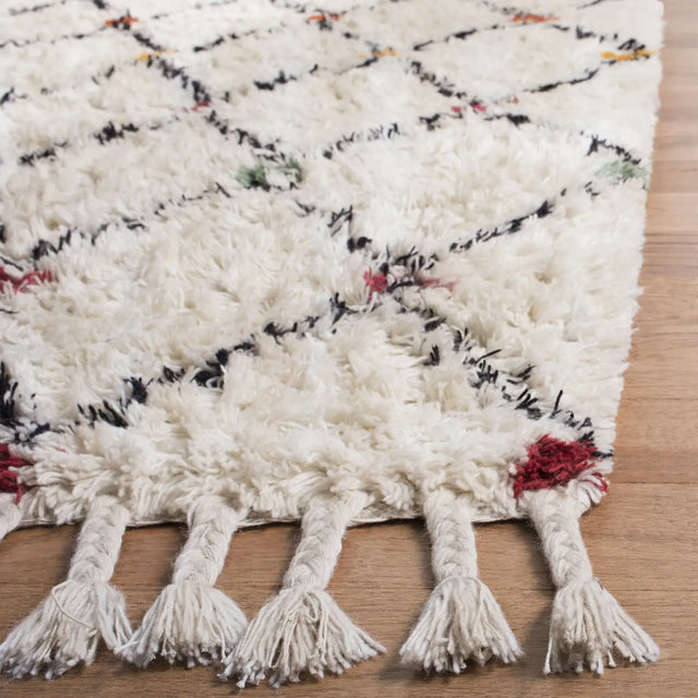Safavieh Casablanca 5'-0" x 8'-0" Rug in Ivory / Multi