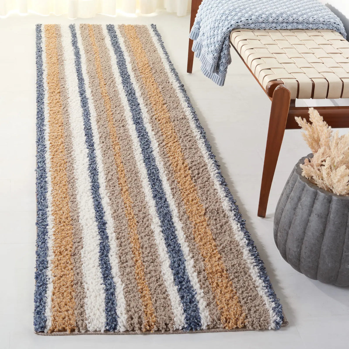 Safavieh Calico Shag 2'-2" x 8'-0" Rug in Taupe / Ivory