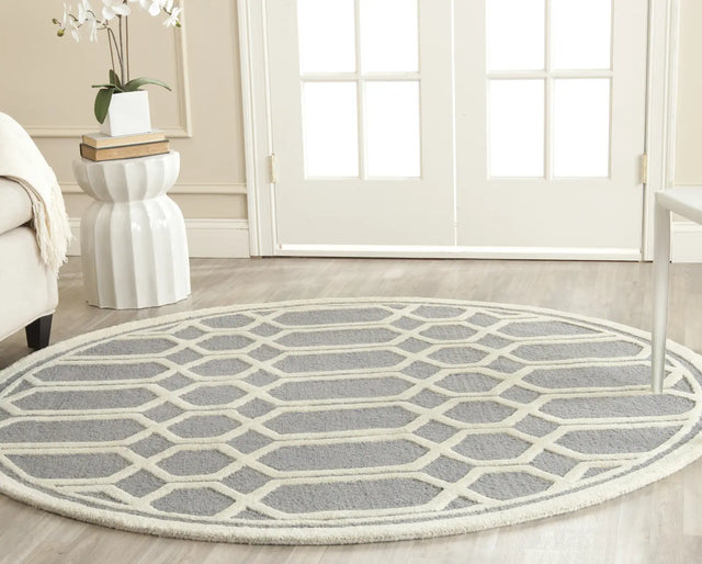 Safavieh Cambridge 6'-0" x 6'-0" Rug in Silver / Ivory
