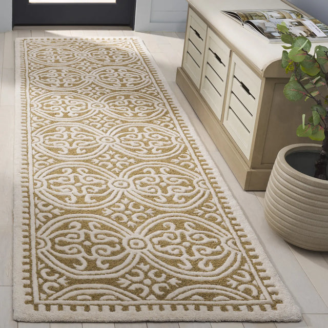 Safavieh Cambridge 2'-6" x 8'-0" Rug in Ivory / Gold