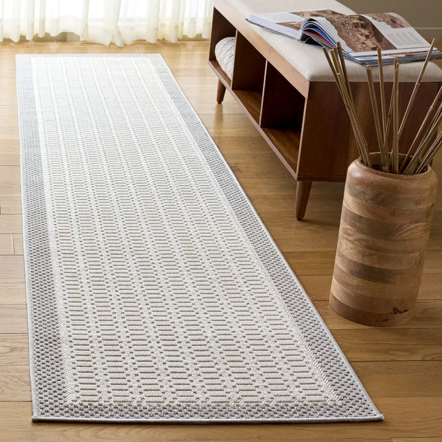 Safavieh Veranda 2'-2" x 9'-0" Rug in Ivory / Grey