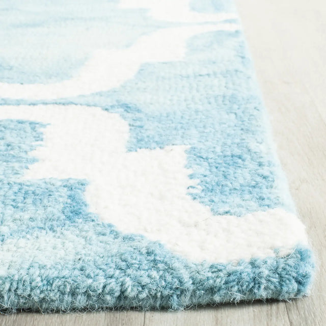 Safavieh Dip Dye 6'-0" x 9'-0" Rug in Turquoise / Ivory
