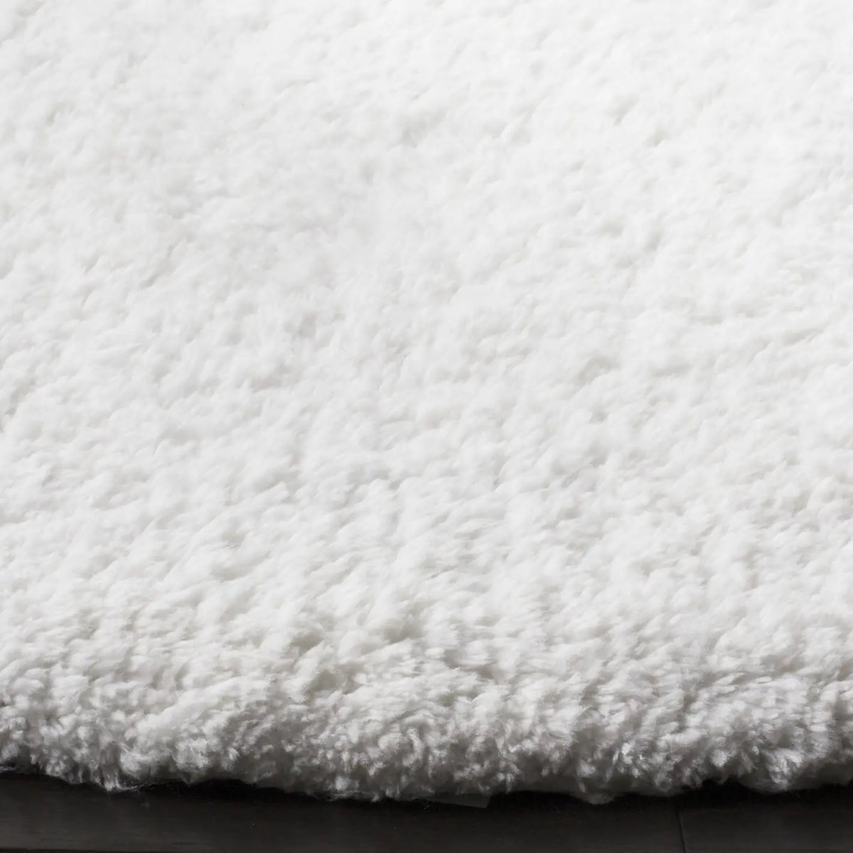 Safavieh Sheep Shag 6'-0" x 6'-0" Rug in Ivory