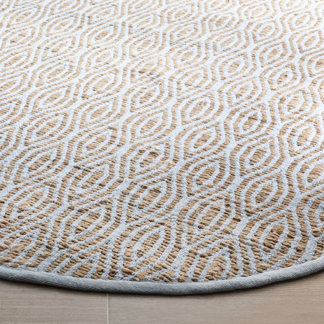 Safavieh Cape Cod 6'-0" x 6'-0" Rug in Silver / Natural