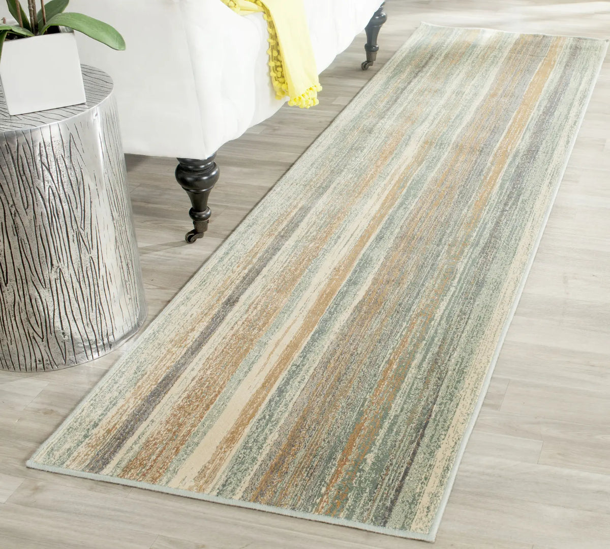 Safavieh Vintage 2'-2" x 8'-0" Rug in Light Blue