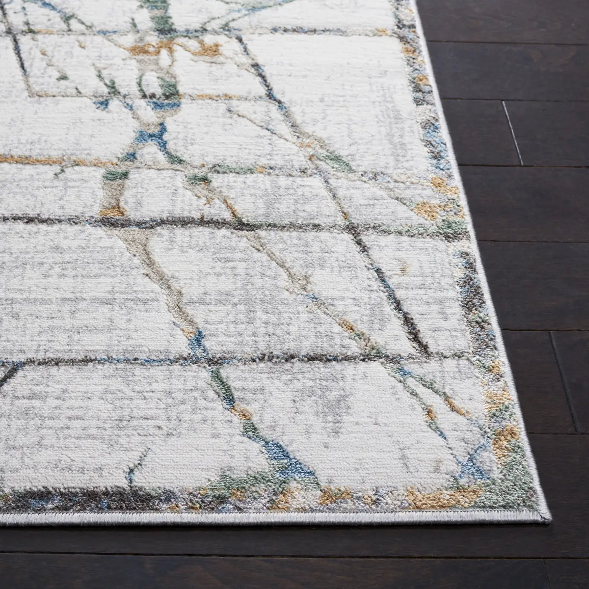 Safavieh Bel Air 4'-5" x 6'-5" Rug in Beige / Grey