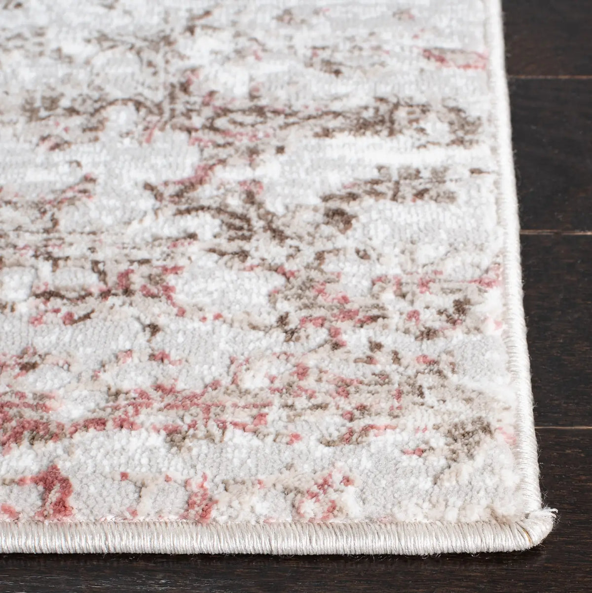 Safavieh Meadow 500 4'-0" x 6'-0" Rug in Beige / Pink