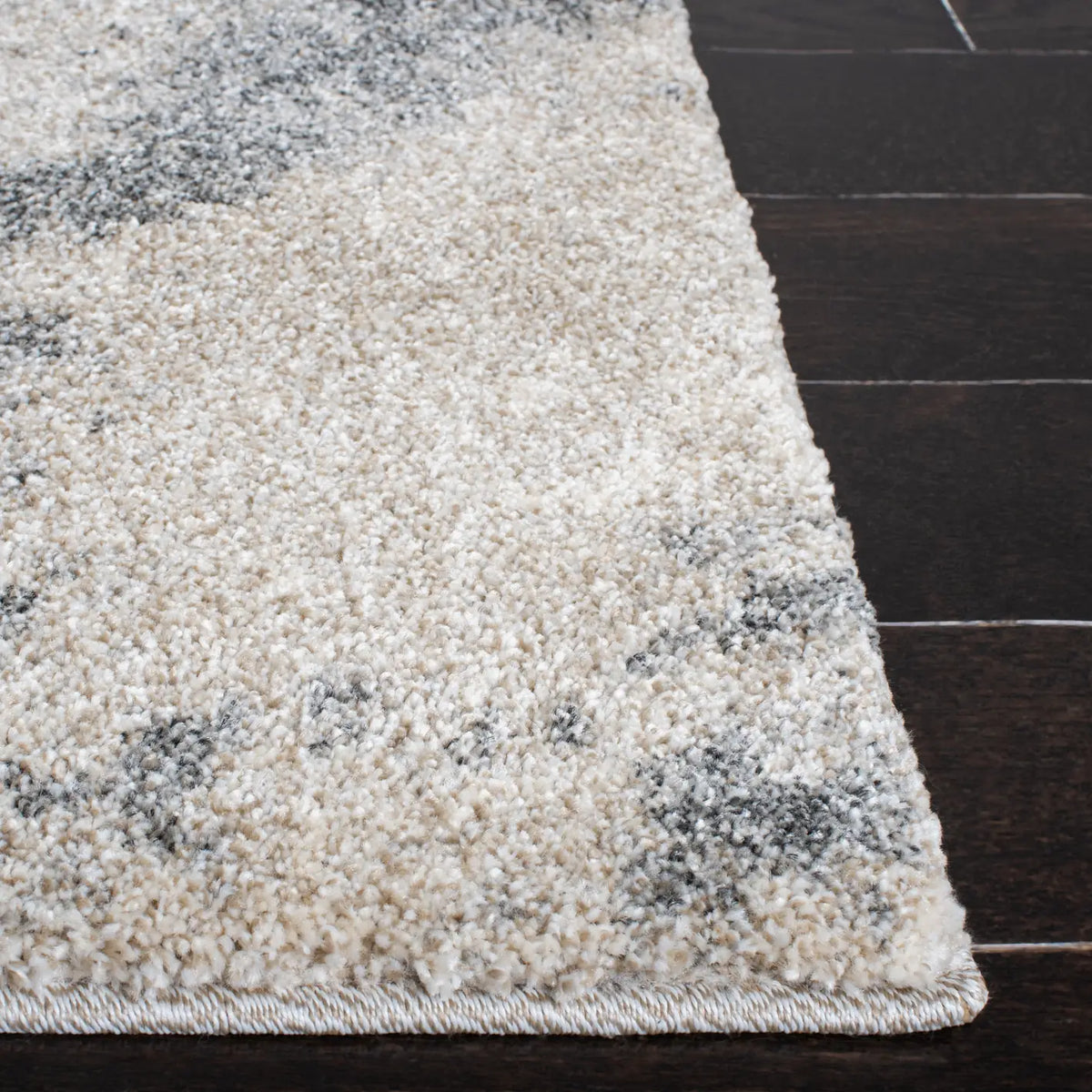 Safavieh Retro 4'-0" x 6'-0" Rug in Beige / Grey