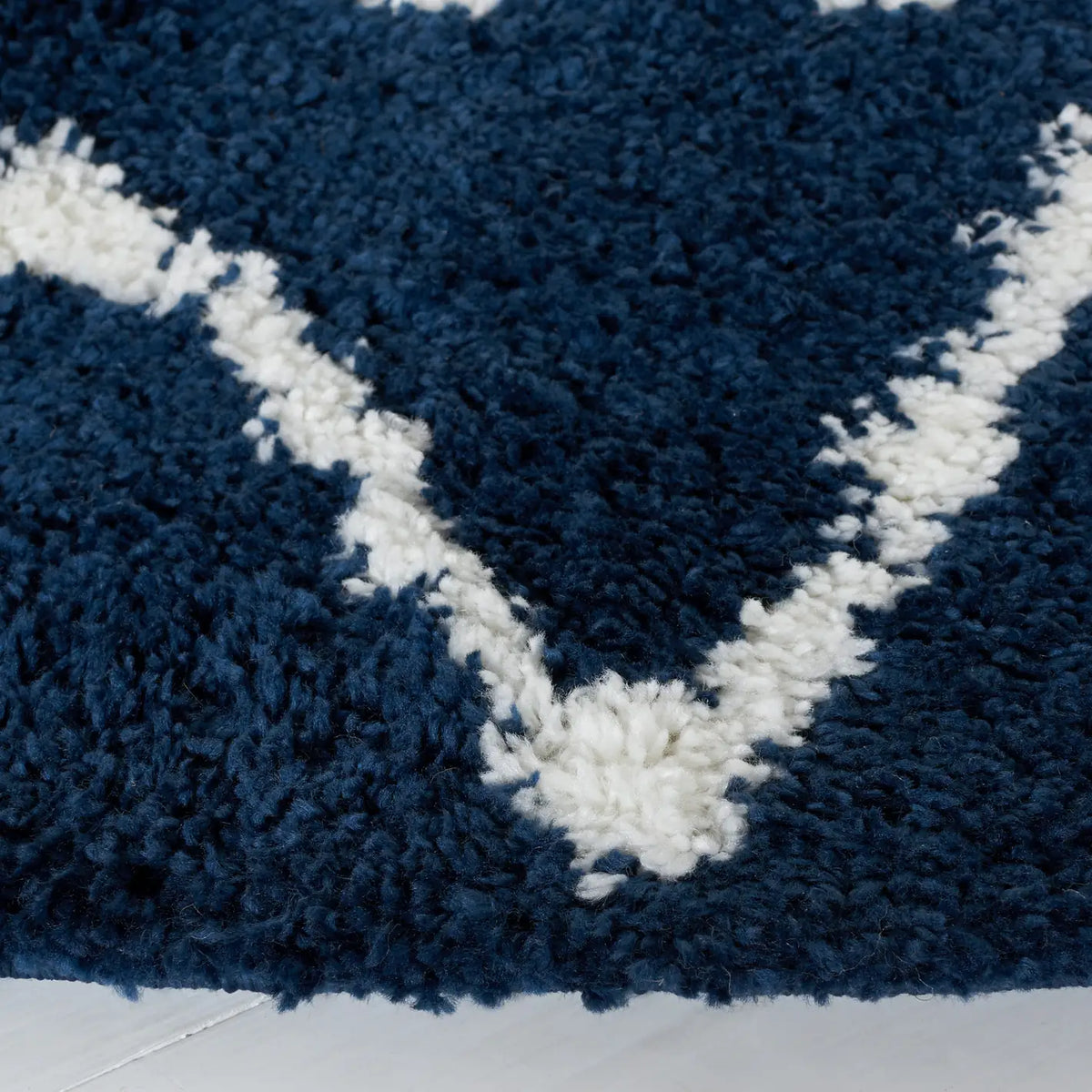 Safavieh Berber Shag 6'-7" x 6'-7" Rug in Navy / Ivory