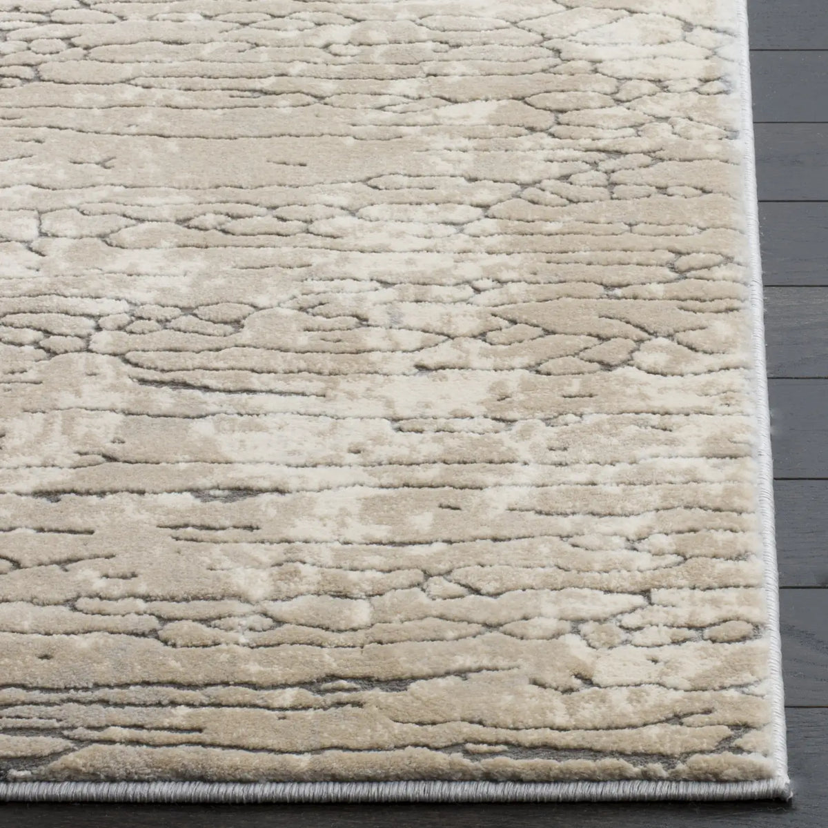 Safavieh Meadow 100 4'-0" x 6'-0" Rug in Beige