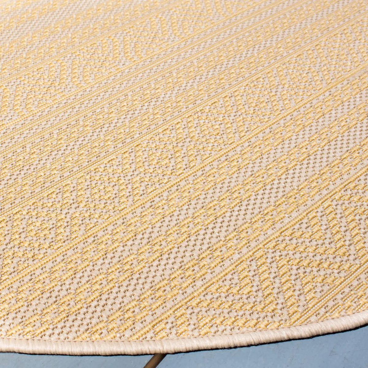 Safavieh Courtyard 6'-7" x 6'-7" Rug in Beige / Gold