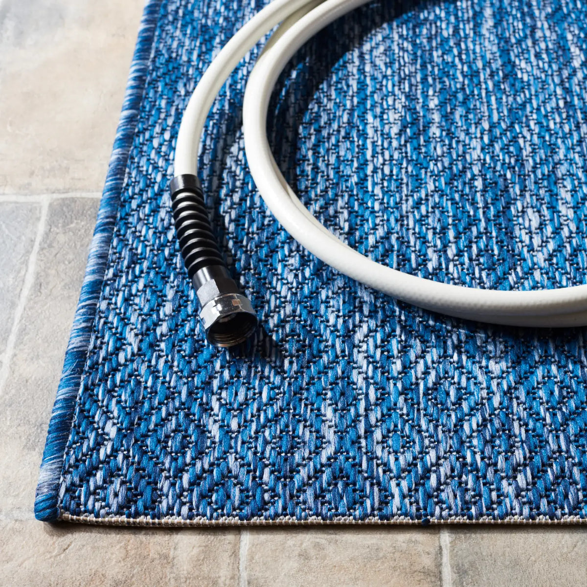 Safavieh Courtyard 4'-0" x 5'-7" Rug in Navy / Navy