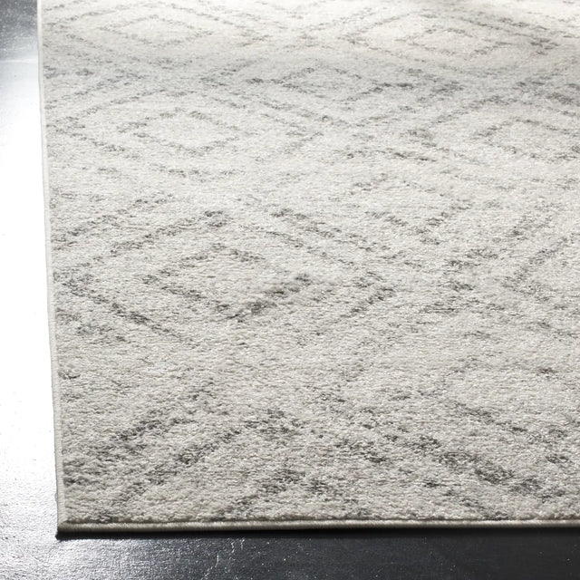 Safavieh Adirondack 4'-0" x 6'-0" Rug in Light Grey / Grey