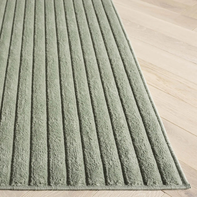Safavieh Selena 4'-0" x 6'-0" Rug in Green