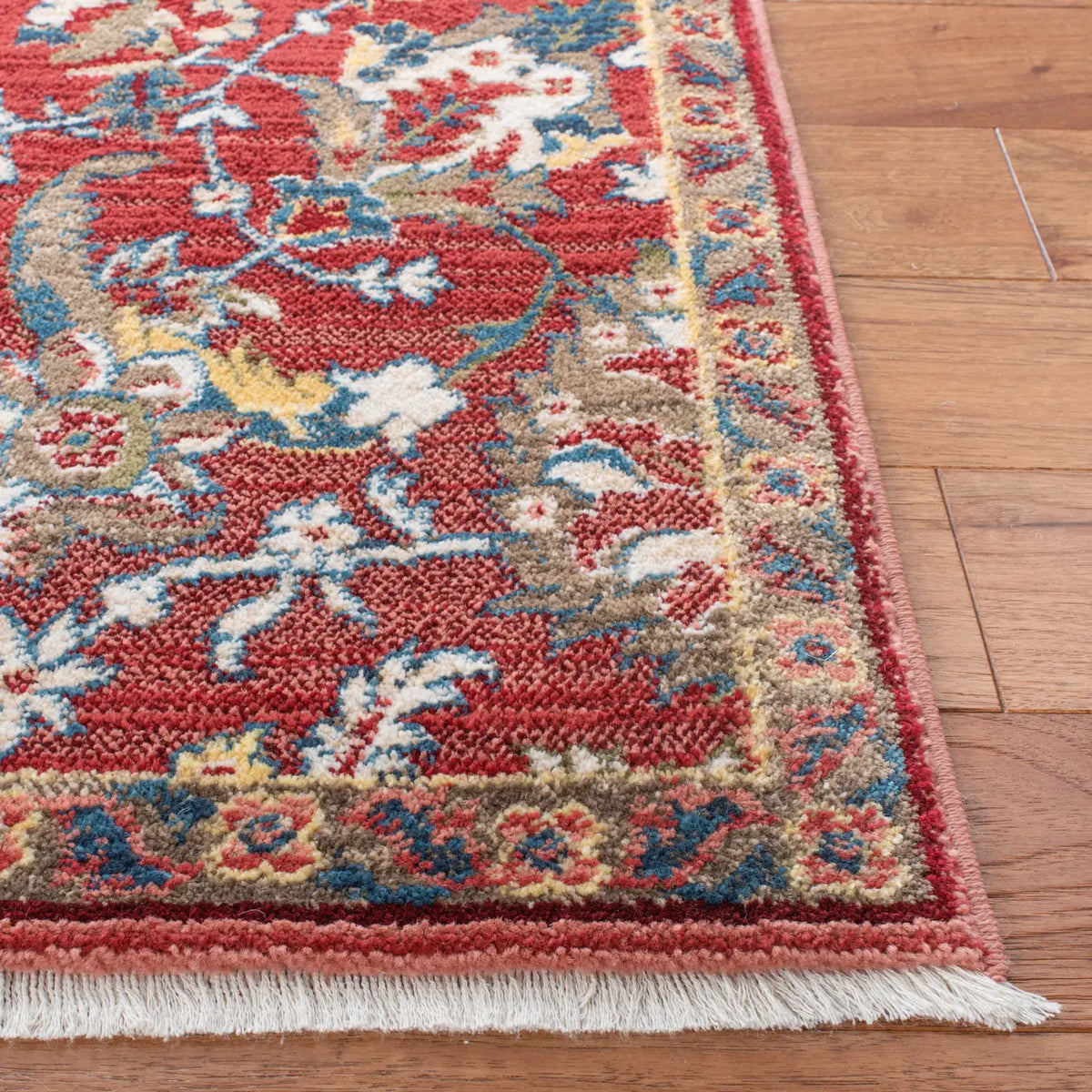 Safavieh Kashan 5'-1" x 7'-5" Rug in Rust / Ivory