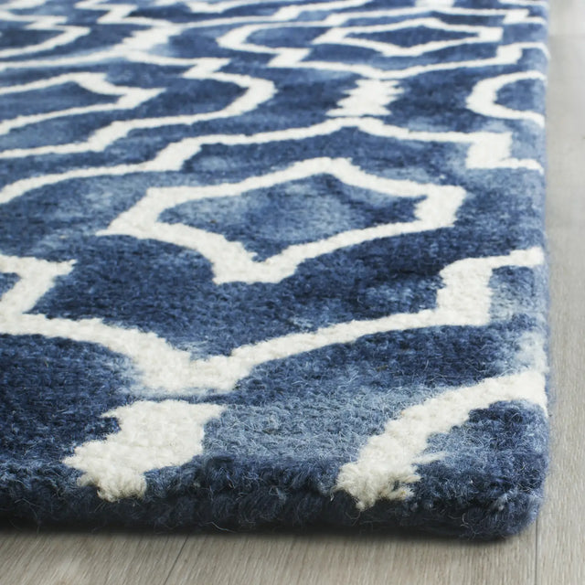 Safavieh Dip Dye 2'-3" x 8'-0" Rug in Navy / Ivory