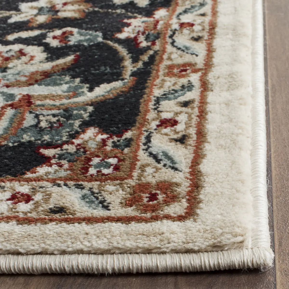 Safavieh Lyndhurst 6'-0" x 9'-0" Rug in Cream / Navy