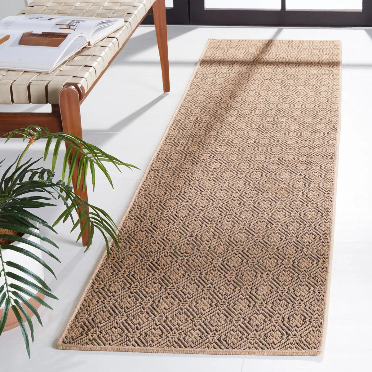 Safavieh Palm Beach 2'-0" x 8'-0" Rug in Natural / Black