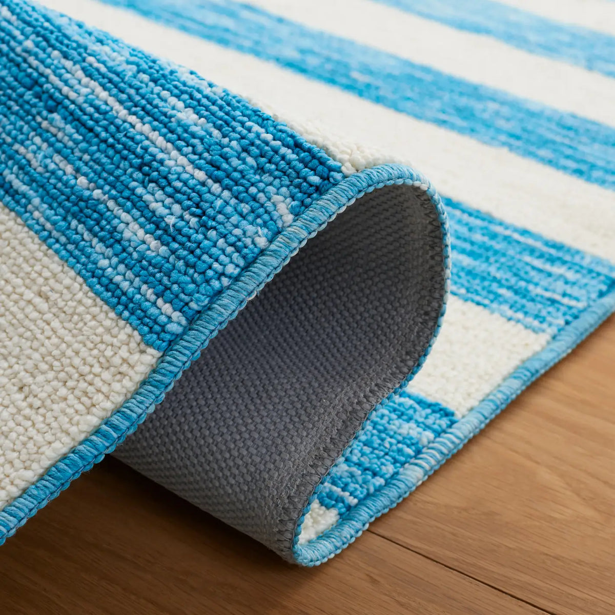 Safavieh Easy Care 4'-0" x 6'-0" Rug in Blue / Ivory