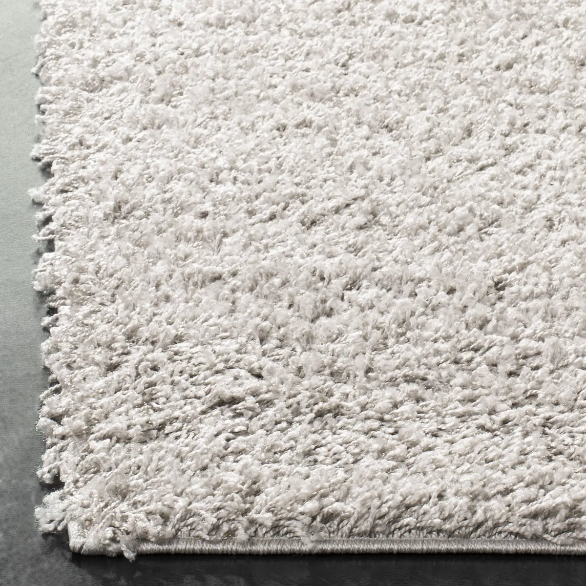 Safavieh Sga-Athens Shag 4'-0" x 6'-0" Rug in Silver