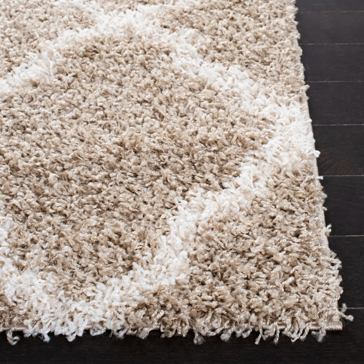Safavieh Sgd-Dallas Shag 4'-0" x 6'-0" Rug in Beige / Ivory