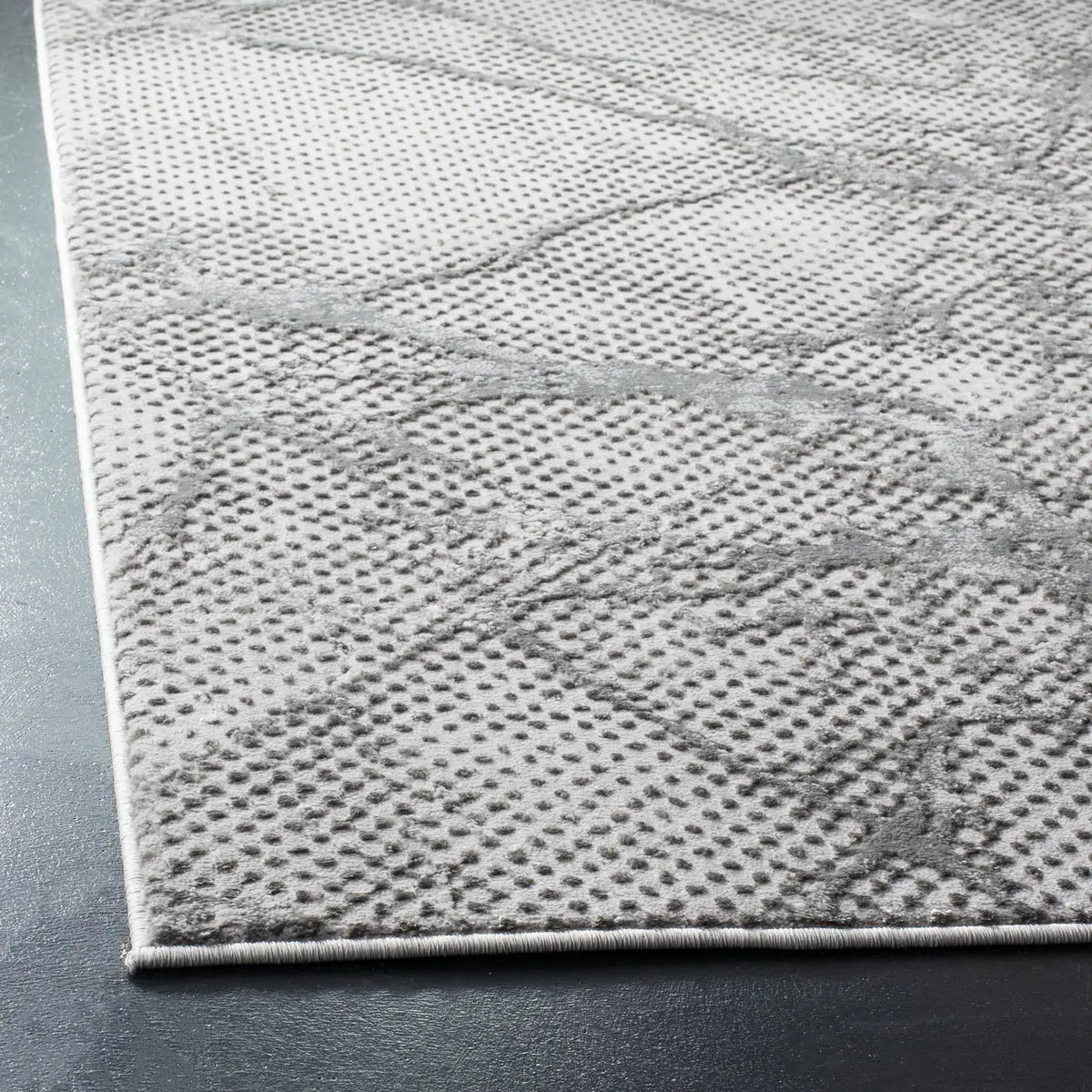 Safavieh Lurex 100 4'-0" x 6'-0" Rug in Grey / Grey