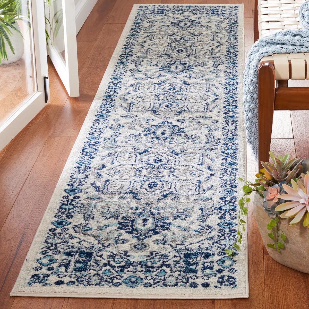 Safavieh Tulum 2'-0" x 9'-0" Rug in Ivory / Blue