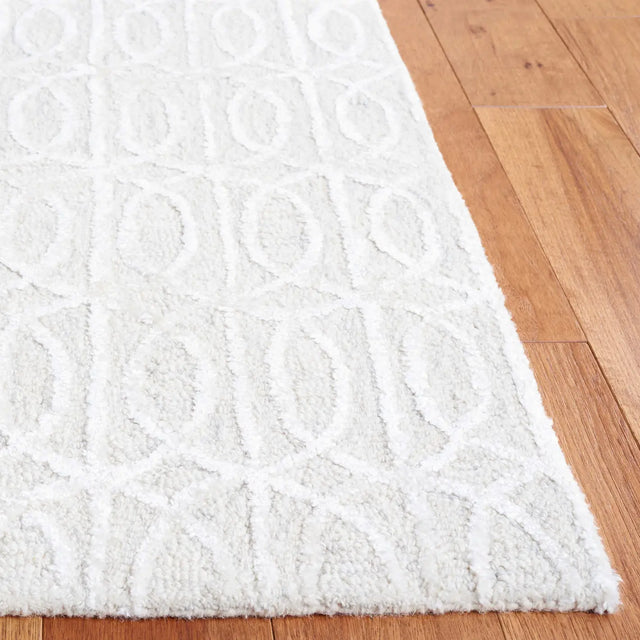 Safavieh Ebony 4'-0" x 6'-0" Rug in Beige / Ivory
