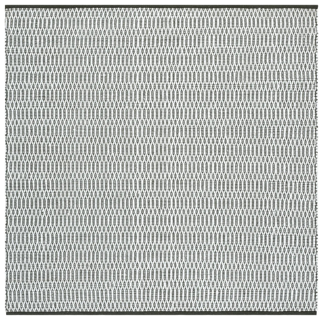 Safavieh Montauk 6'-0" x 6'-0" Rug in Ivory / Dark Green