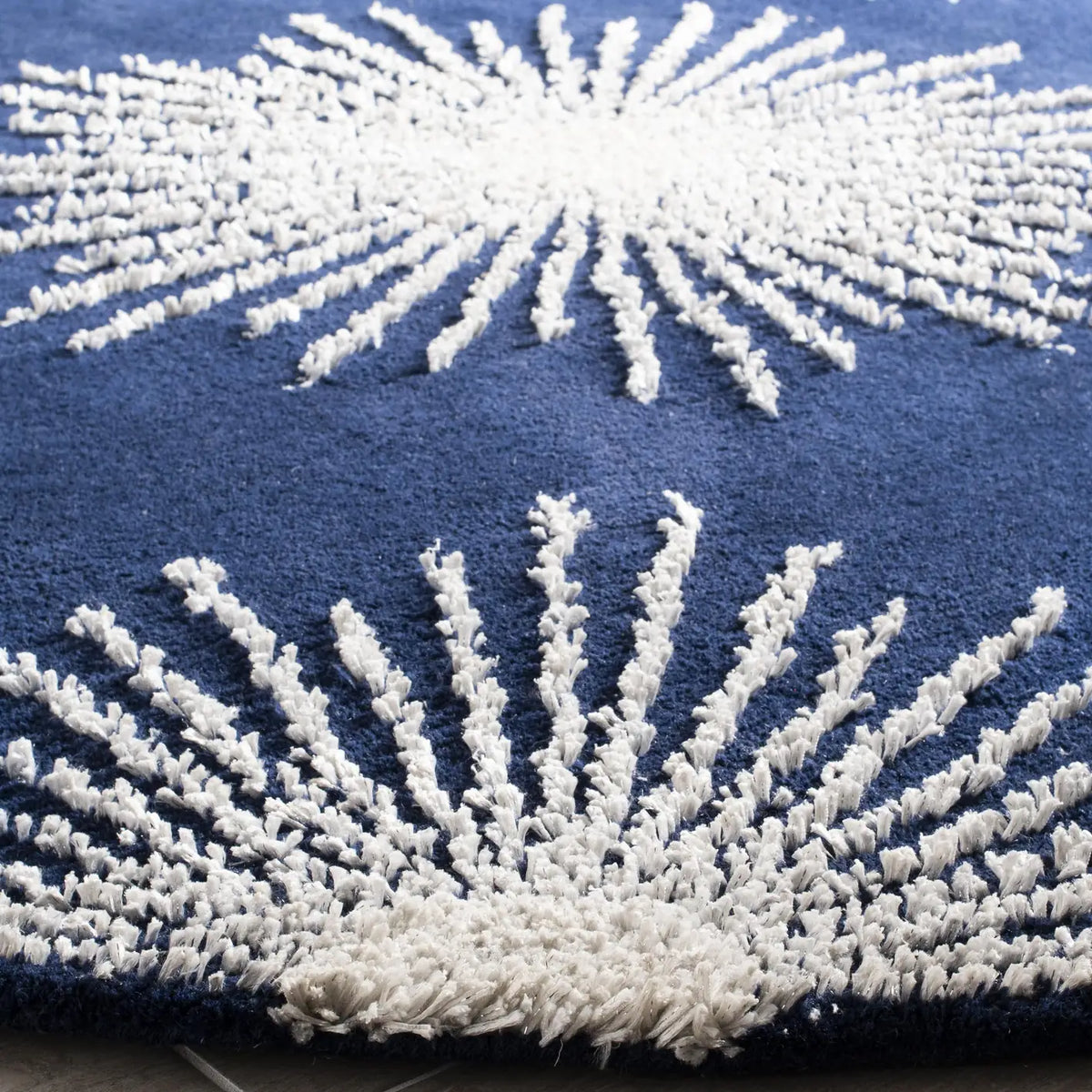 Safavieh Soho 6'-0" x 6'-0" Rug in Dark Blue / Ivory