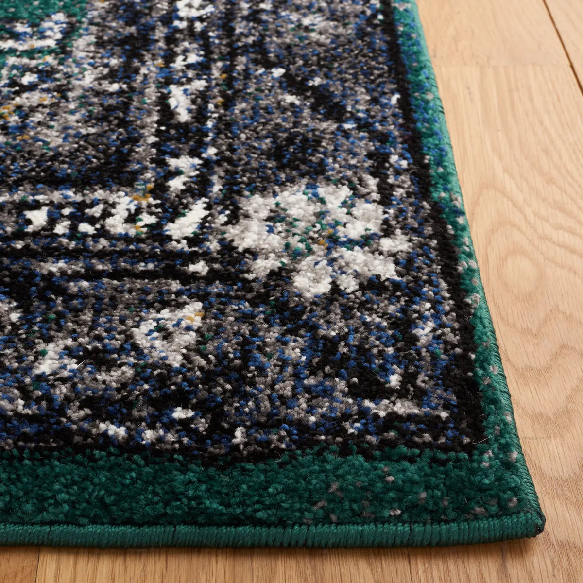 Safavieh Vintage Hamadan 4'-0" x 6'-0" Rug in Green / Black