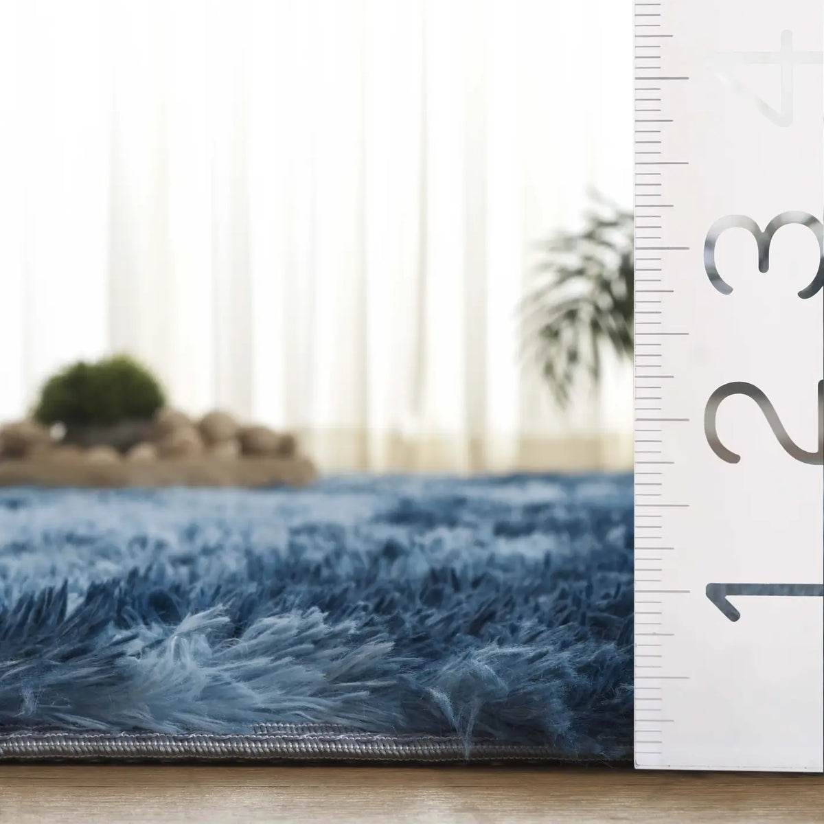 Safavieh Rainbow Shag 4'-0" x 6'-0" Rug in Blue