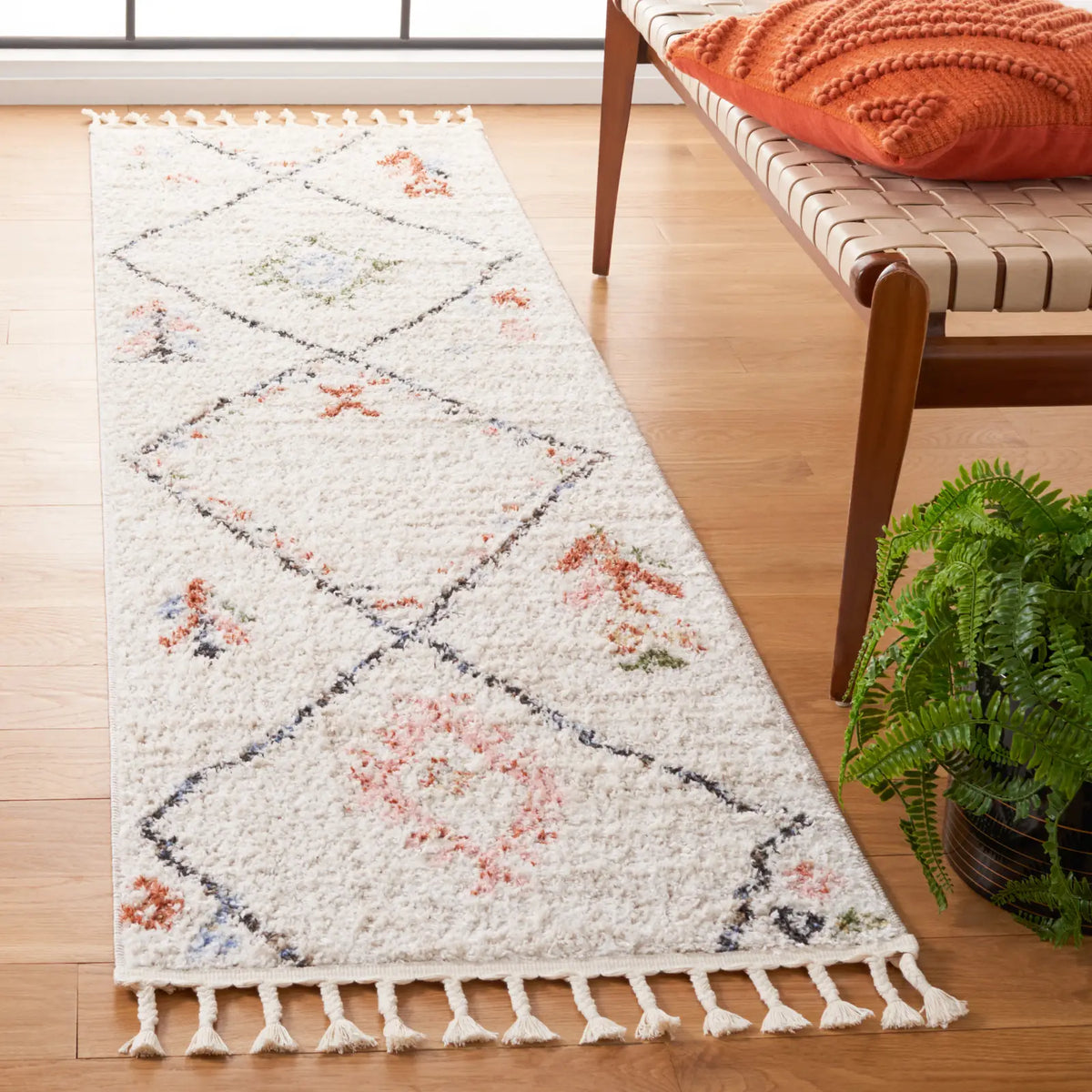 Safavieh Chapel 2'-2" x 8'-0" Rug in Ivory / Black