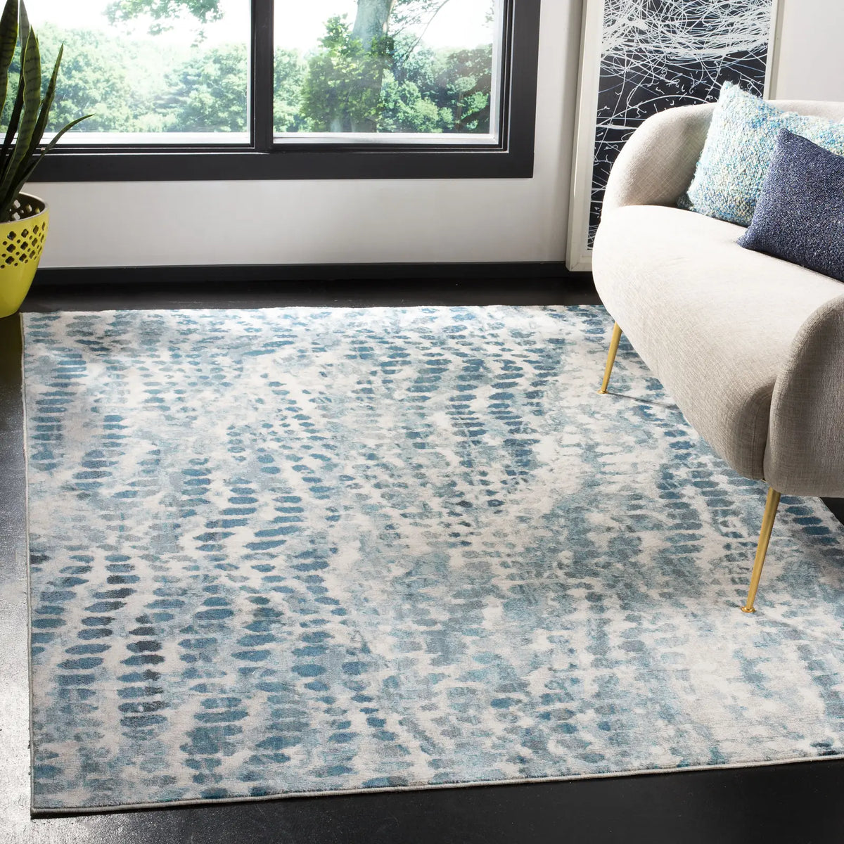 Safavieh Aria 4'-0" x 6'-0" Rug in Cream / Teal