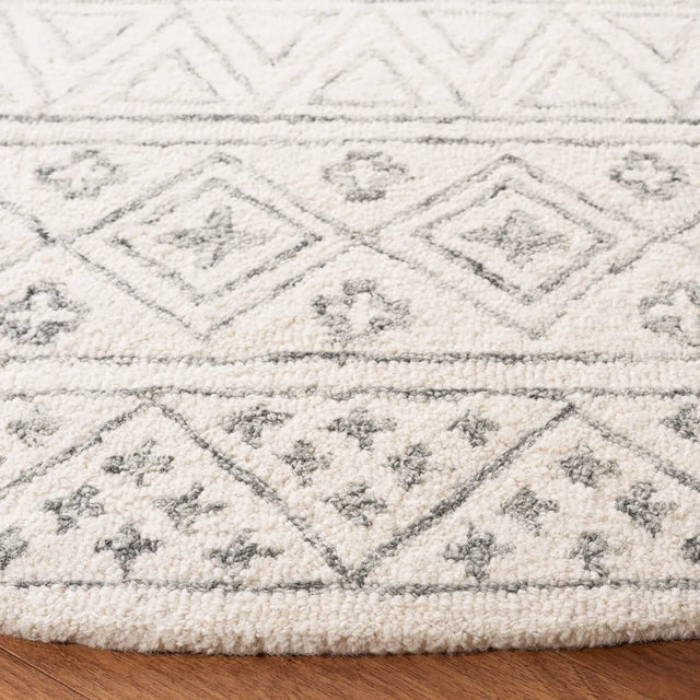 Safavieh Metro 6'-0" x 6'-0" Rug in Ivory / Grey