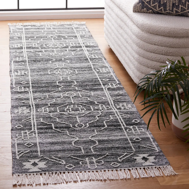Safavieh Kilim 2'-3" x 9'-0" Rug in Black / Ivory