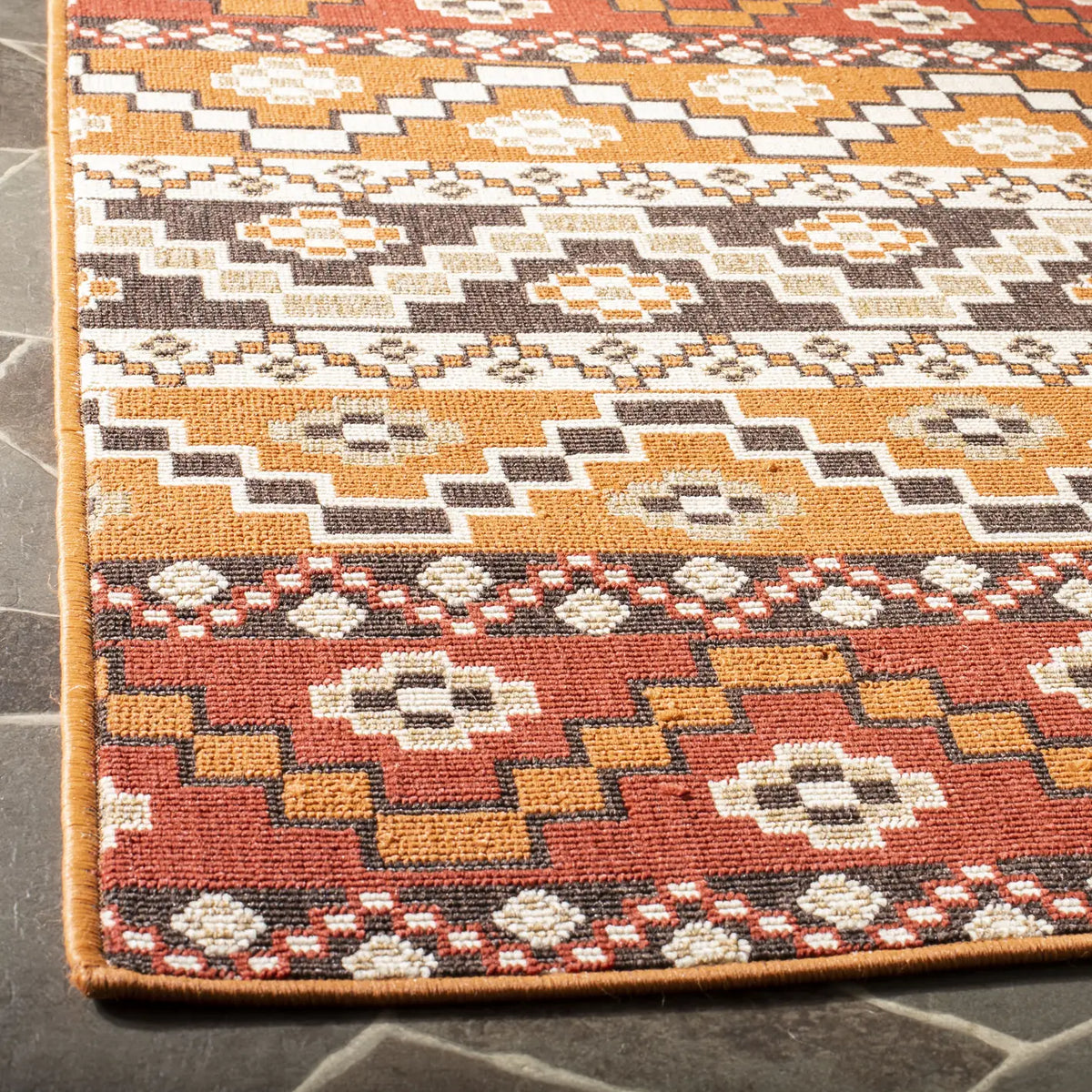 Safavieh Veranda 4'-0" x 5'-7" Rug in Red / Chocolate