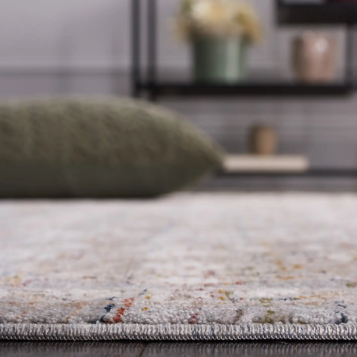 Safavieh Harlow 4'-0" x 6'-0" Rug in Grey Blue / Ivory