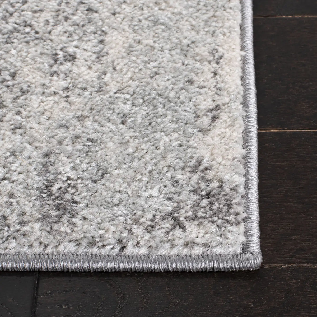 Safavieh Tulum 4'-0" x 6'-0" Rug in Ivory / Grey