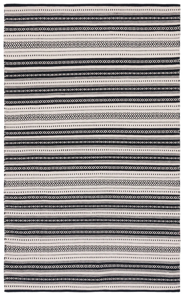Safavieh Montauk 4'-0" x 6'-0" Rug in Black / Ivory