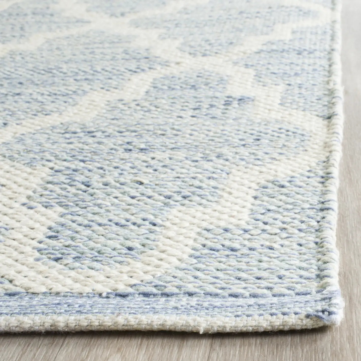 Safavieh Montauk 2'-3" x 11'-0" Rug in Light Blue / Ivory