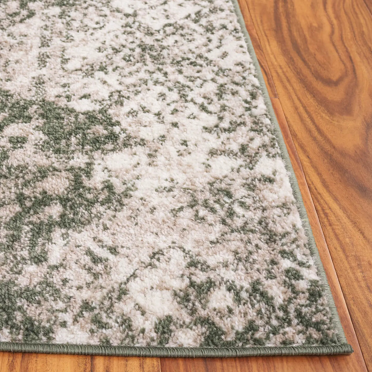 Safavieh Adirondack 4'-0" x 6'-0" Rug in Dark Green / Ivory